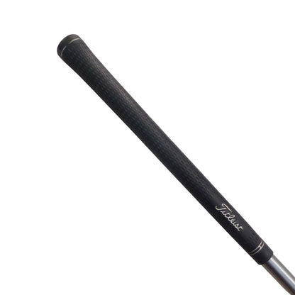 Titleist: 909F2 3w Fairway Wood Graphite Regular Right Hand